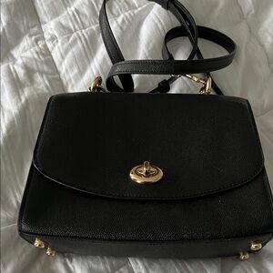 Coach Elegant Black Leather Shoulder Bag